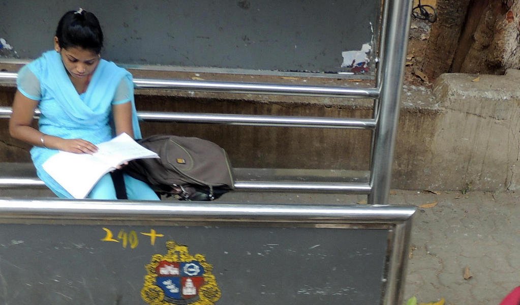 mumbai103busstop.jpg