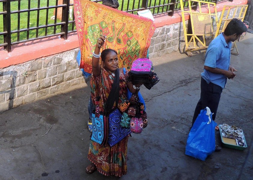 mumbai47streetvendor.jpg