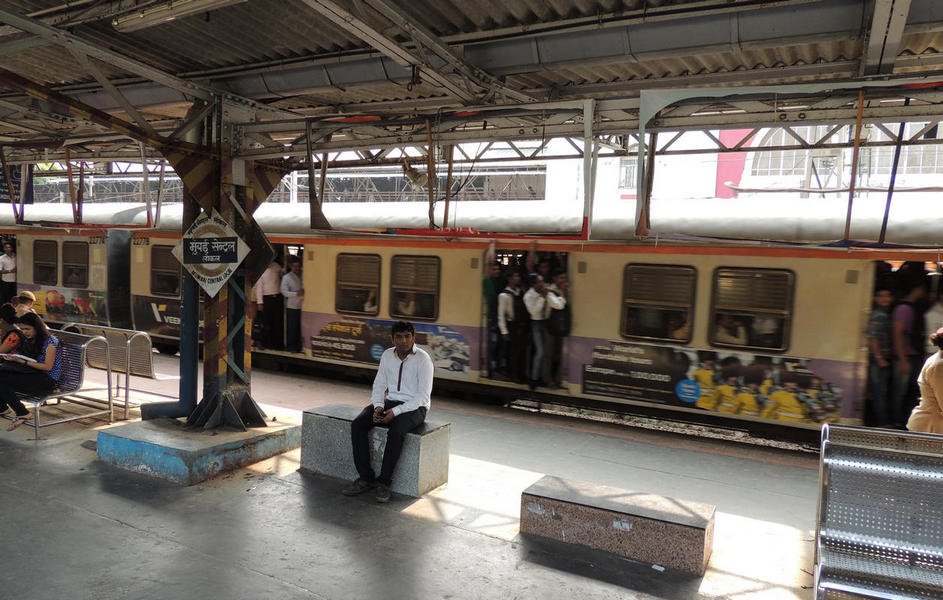 mumbai58trainride.jpg