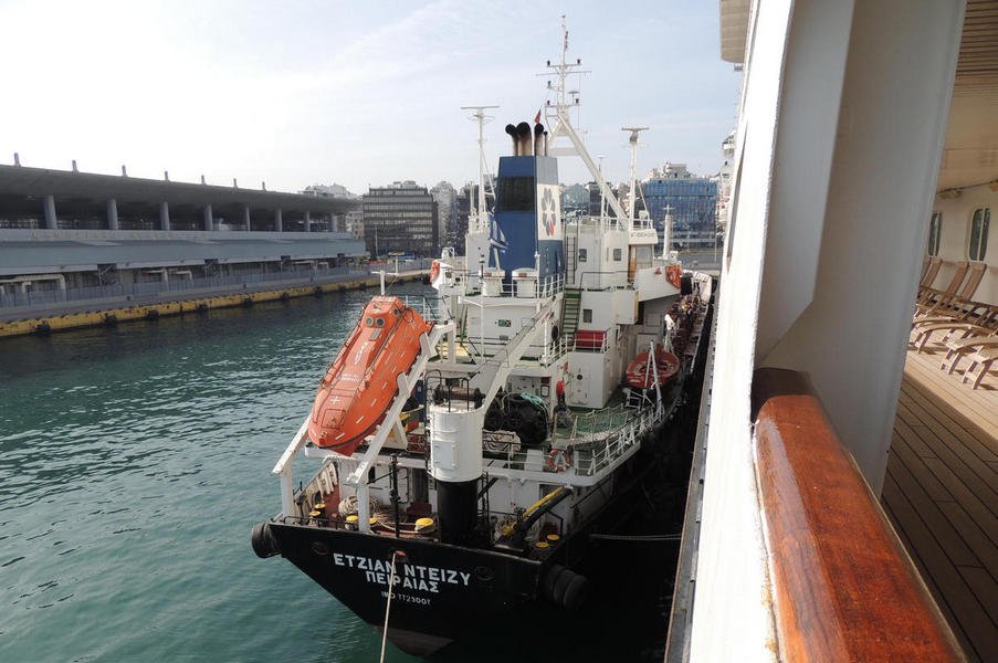 refuelship1.jpg