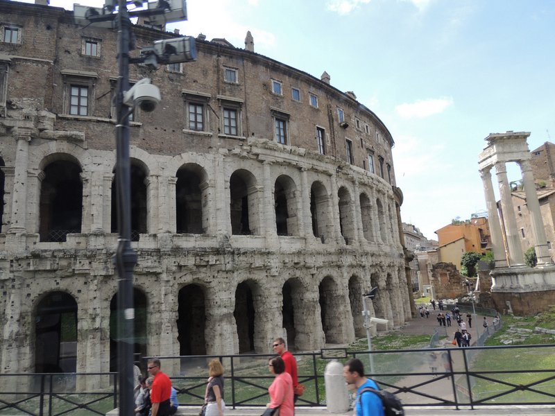 colliseum2.jpg