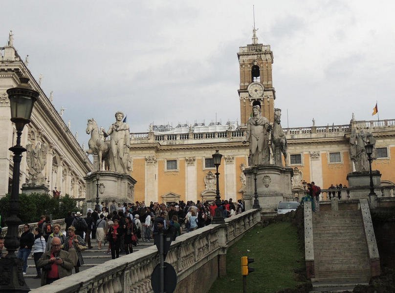 michaelangelostatuesromecityhall.jpg