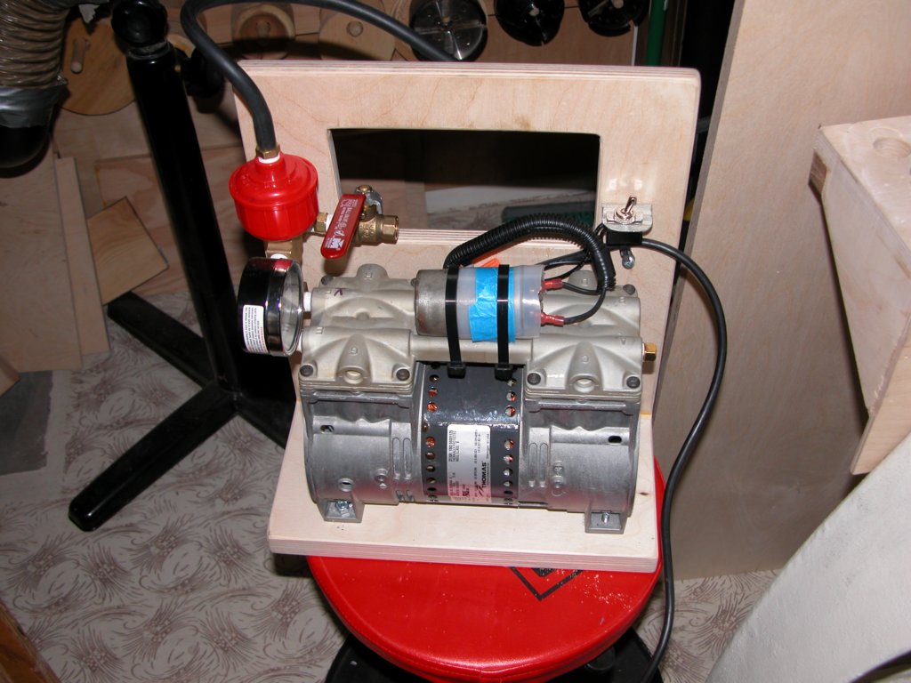 vacuumpumpandchuck2.jpg